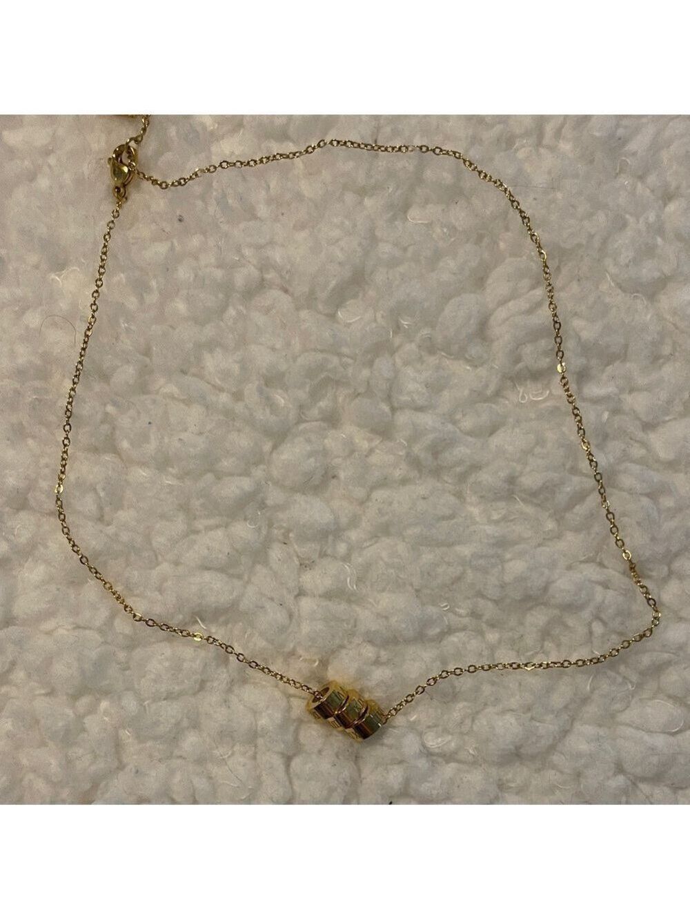 Chic Gold Necklace with Barrel Pendant